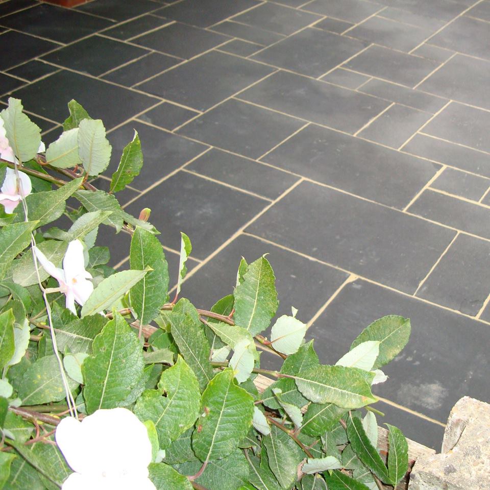 NATURAL STONE PAVING